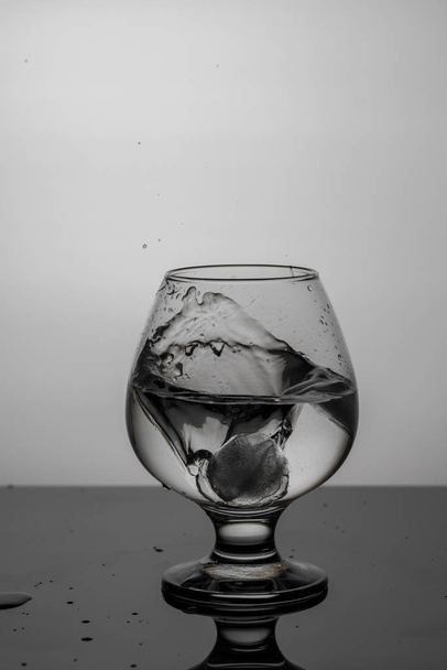 drop of ice in a glass of water macro frozen motion - Фото, изображение