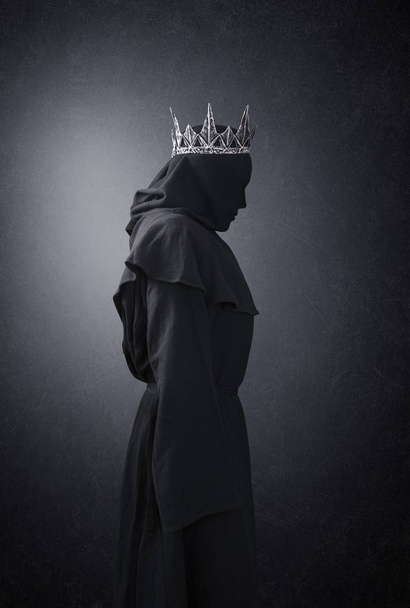 Ghost of a queen or king in the dark - Фото, изображение