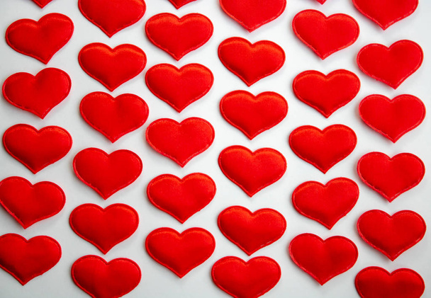 Valentines corazones rojos aislados sobre fondo blanco
. - Foto, Imagen