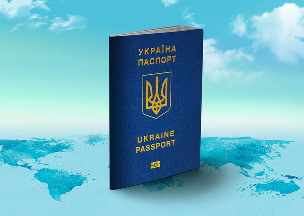 UkrainePasseport sur la carte du monde avec nuages en arrière-plan
 - Photo, image