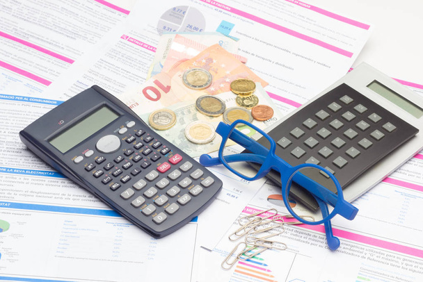 Научный калькулятор для расчета финансов или математических и научных расчетов
 - Фото, изображение