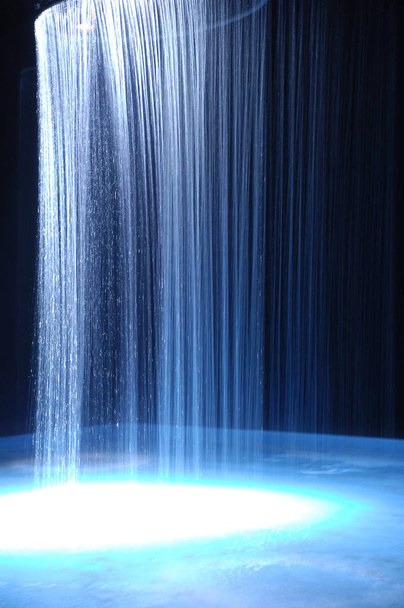 El agua cae de día Luz - Foto, Imagen