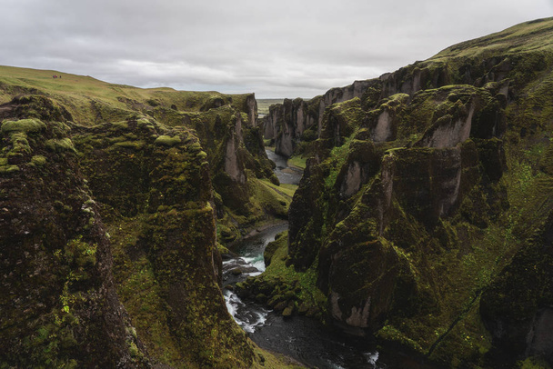 Fjadrargljufur Canyon in Zuid-IJsland - Foto, afbeelding