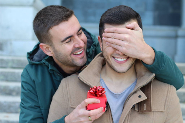 Schöne gleichgeschlechtliche Paare teilen Zuneigung - Foto, Bild