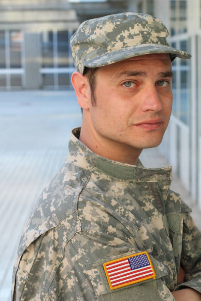 Στρατιώτης του Στρατού Βαθιά μέσα στη σκέψη - Φωτογραφία, εικόνα