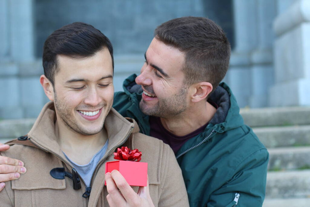 Schöne gleichgeschlechtliche Paare teilen Zuneigung - Foto, Bild