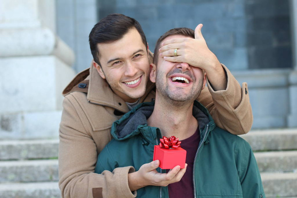 Adorável casal do mesmo sexo partilha afeto
 - Foto, Imagem