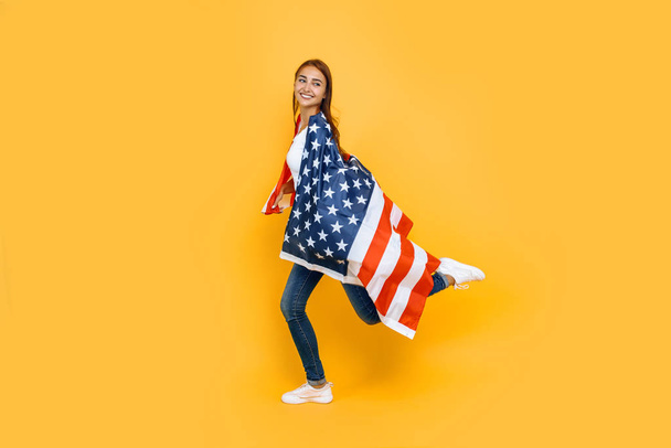Young beautiful girl in a white t-shirt with the American flag,  - Foto, immagini