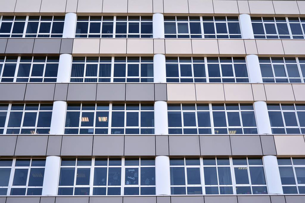  Reflejo abstracto de las fachadas de vidrio de la ciudad moderna
 - Foto, Imagen