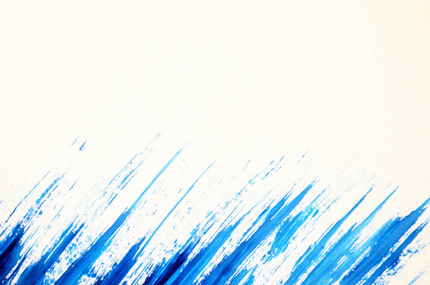 μπλε χρώμα ακουαρέλα εγκεφαλικό επεισόδιο σε άσπρο φόντο. - Φωτογραφία, εικόνα