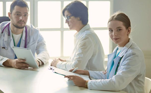 Young doctor talking to a patient in the office - 写真・画像