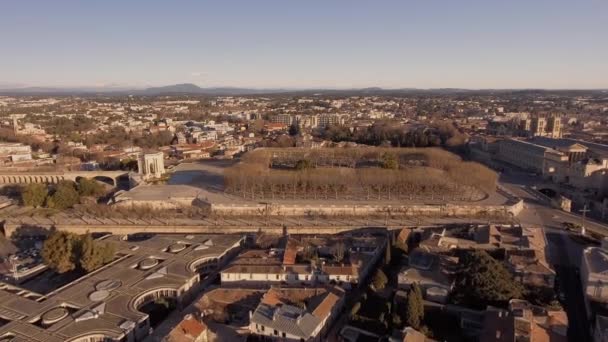πλαϊνή άποψη του περιπάτου du peyrou montpellier από drone χειμώνα πρωί - Πλάνα, βίντεο