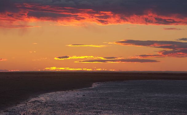Kumsalda gün batımı karanlığı - Fotoğraf, Görsel