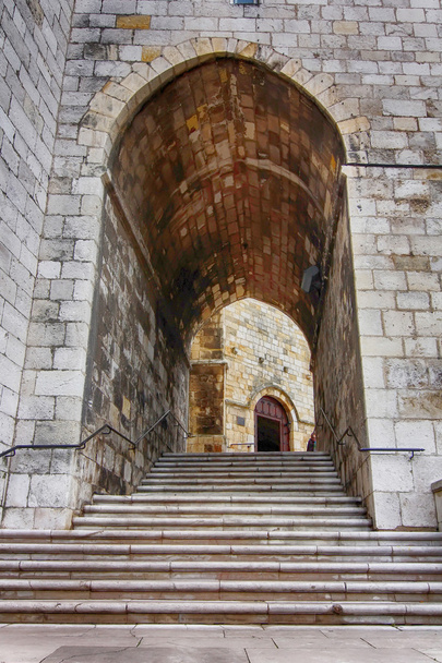 Catedral e claustro de Nossa Senhora da Assunção em Santande
 - Foto, Imagem