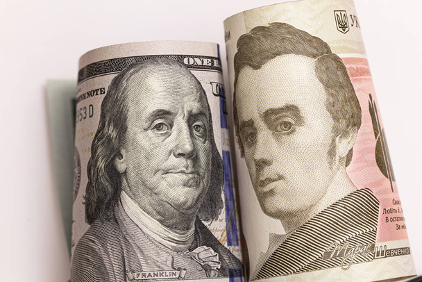 100 dollar and 1000 hryvnia banknote. Franklin and Vernadskyi confrontation - Φωτογραφία, εικόνα