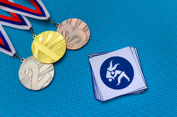 Judo icon and medal set, gold silver and bronze medal, blue background. Original wallpaper for summer olympic game in Tokyo 2020 - Foto, immagini