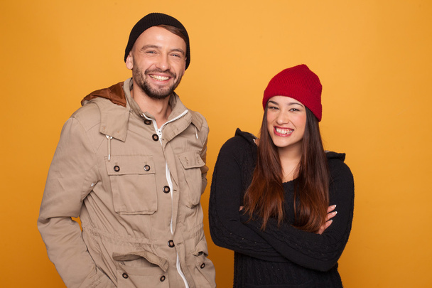 trendiges junges Paar mit Winterkleidung - Foto, Bild