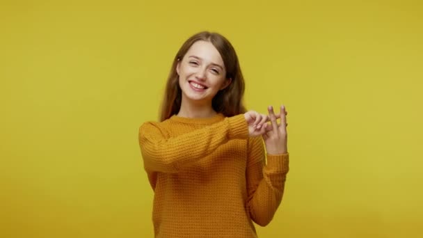 Hash sign, internet popularity. Smiling cheerful cute girl with kind face expression showing hashtag gesture, popular blog content, social media. indoor studio shot isolated on yellow background - Imágenes, Vídeo