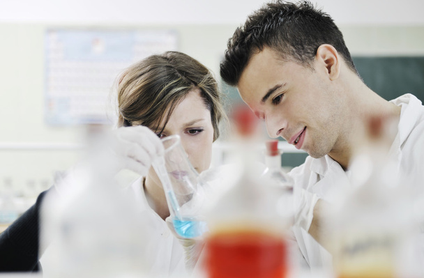 Students couple in lab - 写真・画像