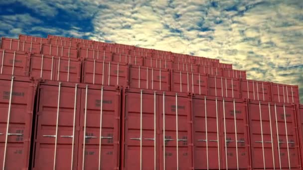 Zásobníky přepravních kontejnerů pod večerním Cloudscape - Záběry, video