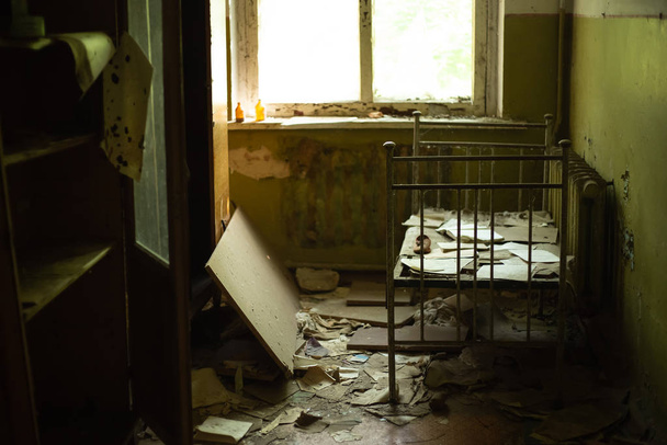 Children's bed in abandoned kindergarten - Zdjęcie, obraz