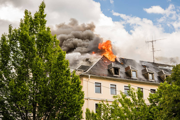 yanan ev arka planı - Fotoğraf, Görsel