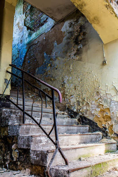 Verloren Plaatsen Gdr fabriek oud trappenhuis - Foto, afbeelding