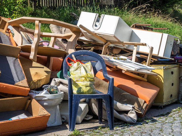 Fermeture des ménages déchets encombrants
 - Photo, image