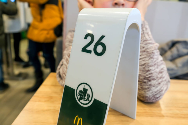 Moscow, Russia - December 14, 2019: Order number on the table at McDonalds fastfood restaurant - Foto, afbeelding