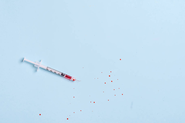 Injekční stříkačka z Red Blood Test pro lékařský výzkum nebo vyléčit nemoc III, Virus Concept Idea - Fotografie, Obrázek