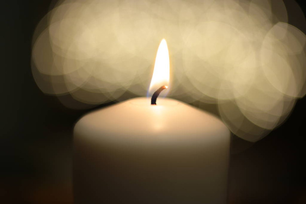 fiamma bianco candela rotonda brucia sfondo fuoco
 - Foto, immagini