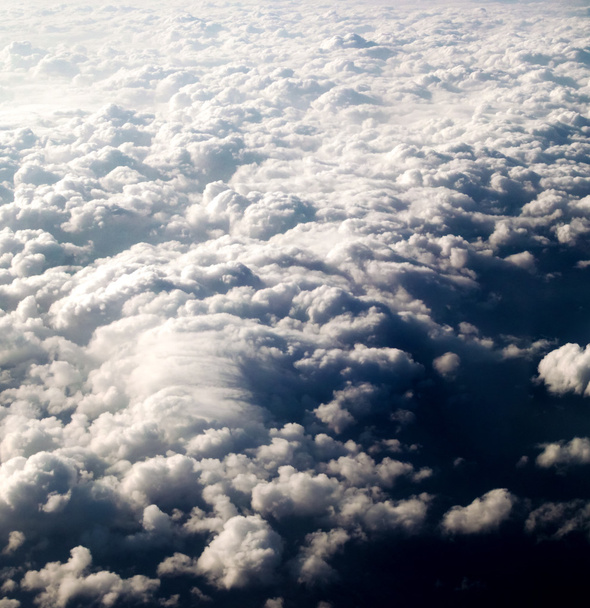 bulutlar ve güneş ışınları ile dramatik mavi gökyüzü - Fotoğraf, Görsel
