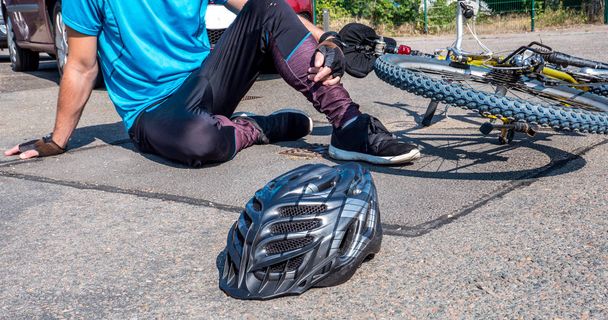 Panorama Incidente in bicicletta sulla strada
 - Foto, immagini