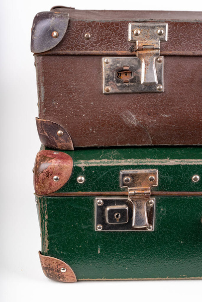 Old destroyed suitcases. Trunks used during long journeys.  - Fotoğraf, Görsel