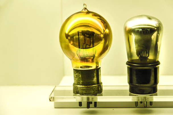 Ampoules anciennes
 - Photo, image
