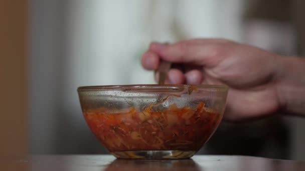 Man Hand Eats Red Soup - Video, Çekim