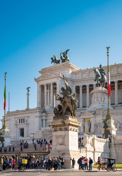 Rome, Italy - November 11, 2018: Piazza Venezia, view from Vittorio Emanuele II Monument, Rome - Φωτογραφία, εικόνα
