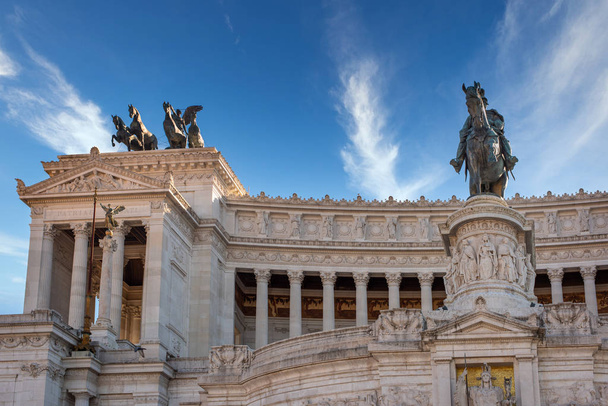 Rome, Italy - November 11, 2018: Piazza Venezia, view from Vittorio Emanuele II Monument, Rome - Foto, afbeelding
