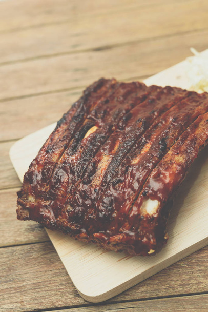 Varkensvlees spareribs Barbecue of varkensvlees ribben met Bbq - Foto, afbeelding