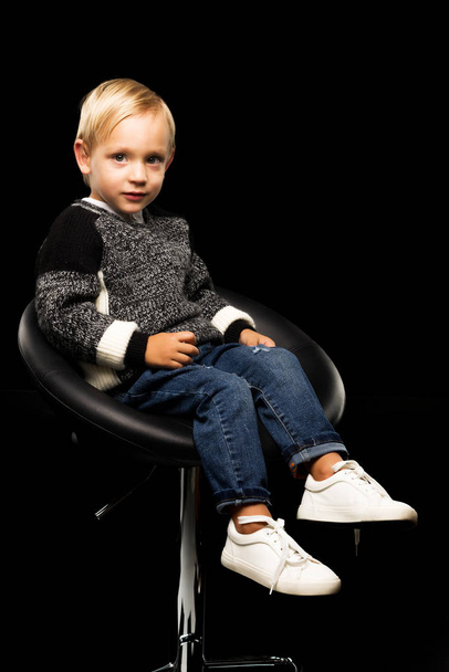 Little boy on a black background. - Fotoğraf, Görsel