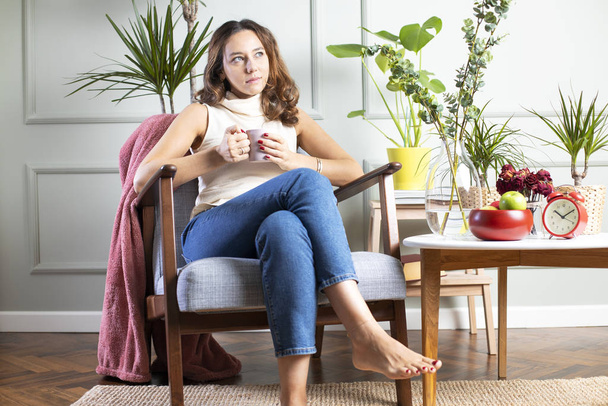 Young woman drinking a cup of coffe - Фото, зображення