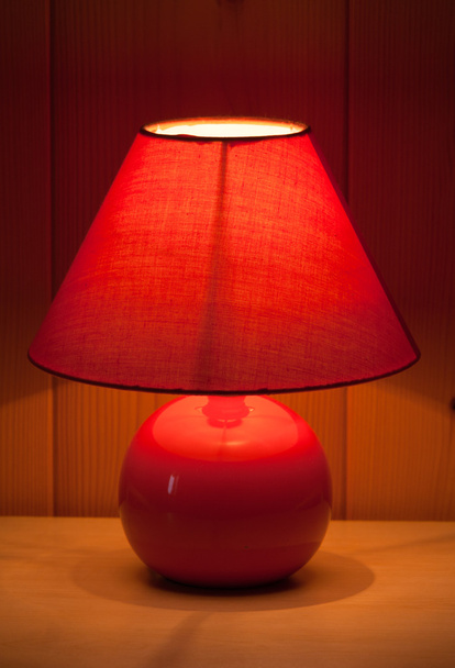 Красная настольная лампа
 - Фото, изображение