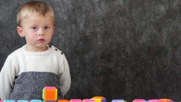 two years old baby playing with cubes - Footage, Video