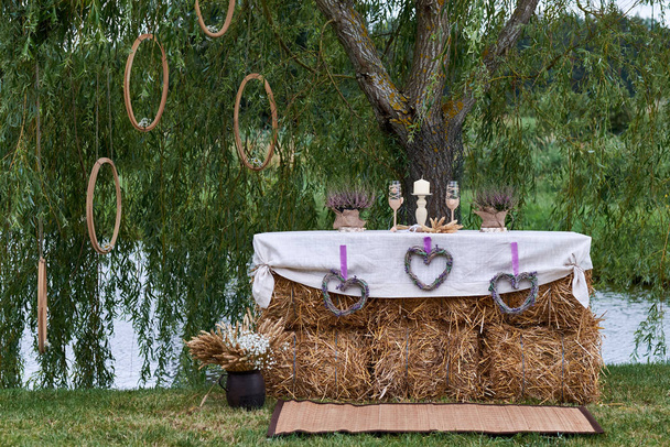 屋外のお祭りの結婚式テーブルの装飾 - 写真・画像