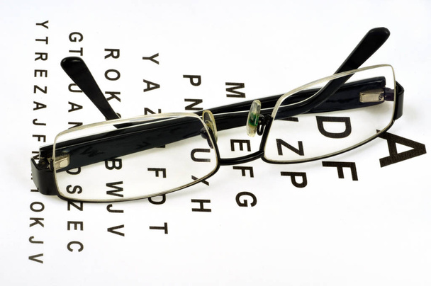 Okulary w badaniu wzroku z bliska  - Zdjęcie, obraz