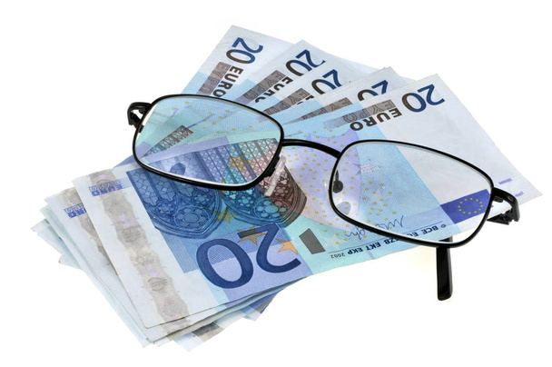 20 euron setelien lasit valkoisella pohjalla
 - Valokuva, kuva
