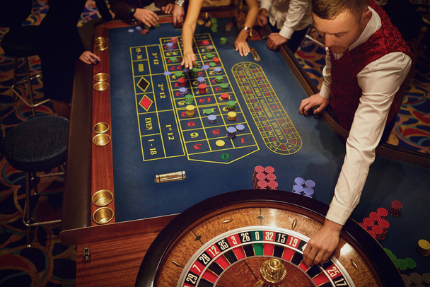 Люди играют казино как пополнить счет в 1xbet через телефон