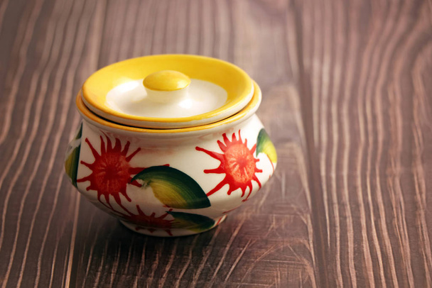 Pot à cornichons en céramique indien
 - Photo, image