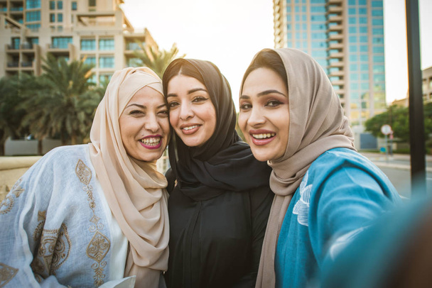 Arabic women in Dubai - Fotó, kép