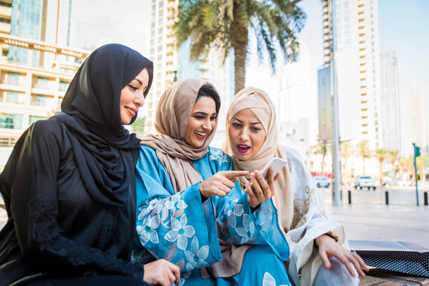Arabic women in Dubai - Фото, изображение